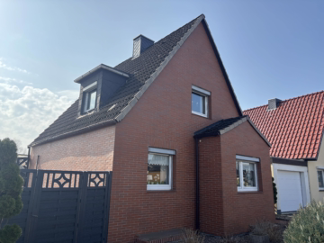 Naturschutzgebiet als Nachbarn – EFH in Wulsdorf - Frontansicht (45532)