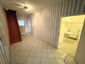 Einfamilienhaus mit großem Potential - Flur II EG (44893)