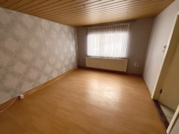 Einfamilienhaus mit großem Potential - Schlafzimmer EG (44890)