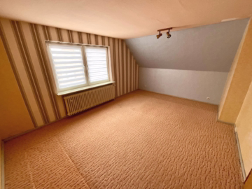 Einfamilienhaus mit großem Potential - Kinderzimmer DG (44894)