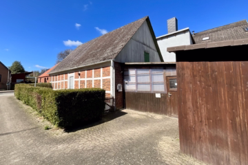 Einfamilienhaus mit großem Potential - Seitenansicht II (44880)
