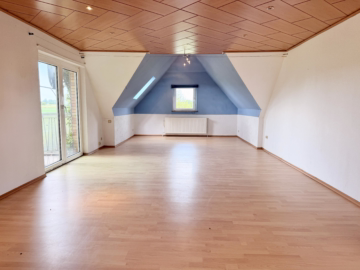 Familienhaus mit großem Grundstück & Potenzial - Wohnzimmer DG (61662)