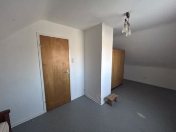 Geräumtes Haus in Geestemünde mit Ausbaupotenzial - Zimmer 2 DG (62053)