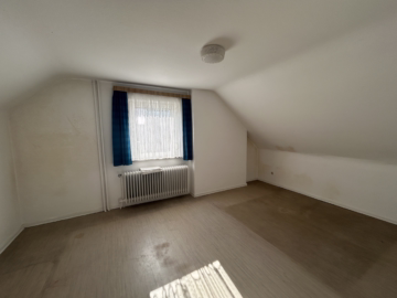 Geräumtes Haus in Geestemünde mit Ausbaupotenzial - Zimmer 3 DG (62054)