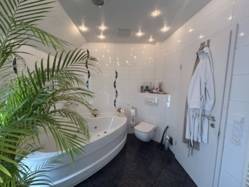 Wohnen & Gewerbe an einem ruhigen Ort - Badezimmer (37063)