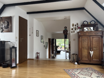 Wohnen & Gewerbe an einem ruhigen Ort - Diele Blick zum Wohnzimmer (37072)