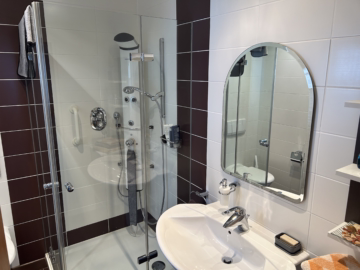 Wohnen & Gewerbe an einem ruhigen Ort - Duschbad EG (37073)