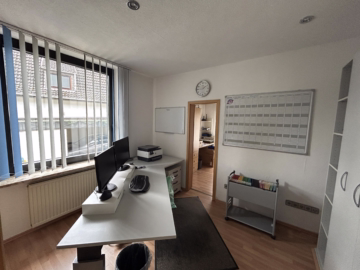 Wohnen & Gewerbe an einem ruhigen Ort - Büro EG Ansicht 2 (38287)