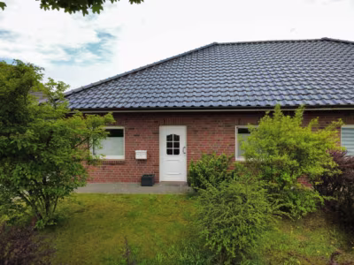 Vermietetes Doppelhaus in gefragter Lage - Eingang links (83632)