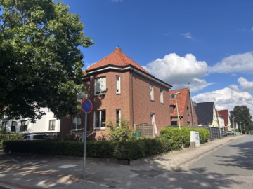 Vermietetes ZFH + Gewerbe & DG-Wohnung in Wulsdorf - Straßenansicht (37044)