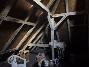 Vermietetes ZFH + Gewerbe & DG-Wohnung in Wulsdorf - Spitzboden Vorderhaus (37031)