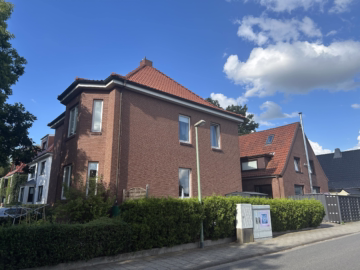 Vermietetes ZFH + Gewerbe & DG-Wohnung in Wulsdorf - Haus 1+2 (37022)