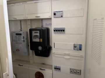 Vermietetes ZFH + Gewerbe & DG-Wohnung in Wulsdorf - Elektrik Satteldachhaus (37041)