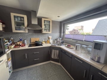 Vermietetes ZFH + Gewerbe & DG-Wohnung in Wulsdorf - Küche (37037)