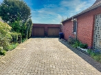 Auffahrt mit Doppelgarage - Großzügiges Einfamilienhaus in Krummendeich
