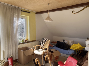 Altbauhaus aus 1892 mit 2 freien Wohneinheiten - Wohnzimmer DG (40597)