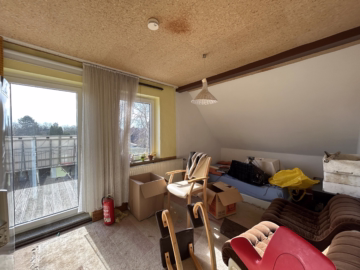 Altbauhaus aus 1892 mit 2 freien Wohneinheiten - Wohnzimmer DG (40596)