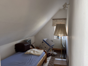 Altbauhaus aus 1892 mit 2 freien Wohneinheiten - Schlafecke an Zimmer 1 DG (40602)