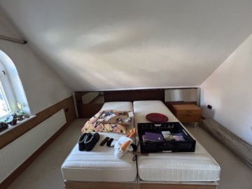 Altbauhaus aus 1892 mit 2 freien Wohneinheiten - Schlafzimmer an Zimmer 2 DG (40604)