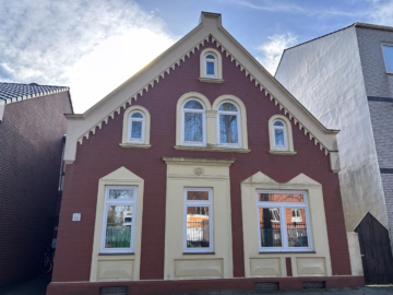 Altbauhaus aus 1892 mit 2 freien Wohneinheiten - Frontansicht (40613)