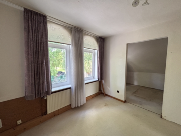 Altbauhaus aus 1892 mit 2 freien Wohneinheiten - Zimmer 2 DG (62431)