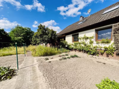 EFH mit Südterrasse und beeindruckendem Ausblick - Gartenansicht (82085)