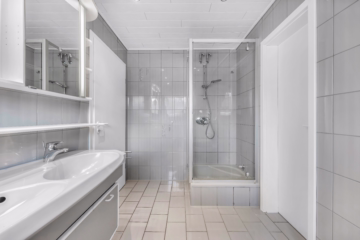 Familienhaus mit 2-3 Wohneinheiten & großem Garten - DG Vollbad (46610)