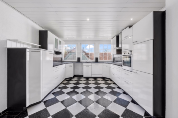 Familienhaus mit 2-3 Wohneinheiten & großem Garten - DG Küche (46602)