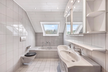 Familienhaus mit 2-3 Wohneinheiten & großem Garten - DG Vollbad (46609)