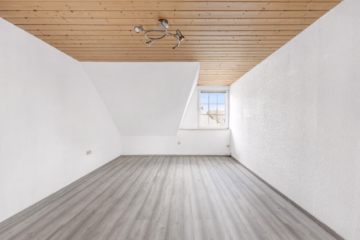 Familienhaus mit 2-3 Wohneinheiten & großem Garten - DG Zimmer 1 (46606)