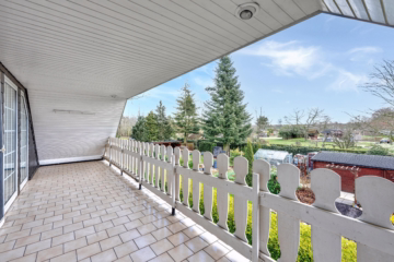 Familienhaus mit 2-3 Wohneinheiten & großem Garten - DG Loggia (46605)