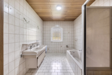 Familienhaus mit 2-3 Wohneinheiten & großem Garten - EG Vollbad (46599)