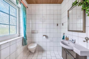 Familienhaus mit 2-3 Wohneinheiten & großem Garten - EG Gäste-WC (46598)