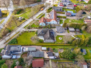 Familienhaus mit 2-3 Wohneinheiten & großem Garten - Luftaufnahme Seitenansicht (46589)