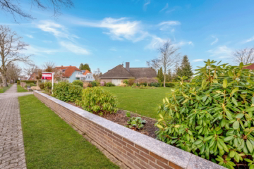 Familienhaus mit 2-3 Wohneinheiten & großem Garten - Straßenansicht (46577)