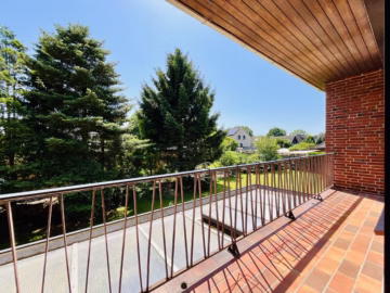 Ortskernlage: ZFH mit Doppelgarage - OG Balkon (70456)