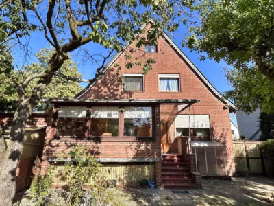 EFH in exponierter Lage auf großem Grundstück - Gartenansicht (85428)