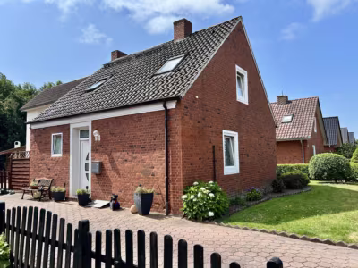 Wohnen am Waldrand! - Seitenansicht (82926)