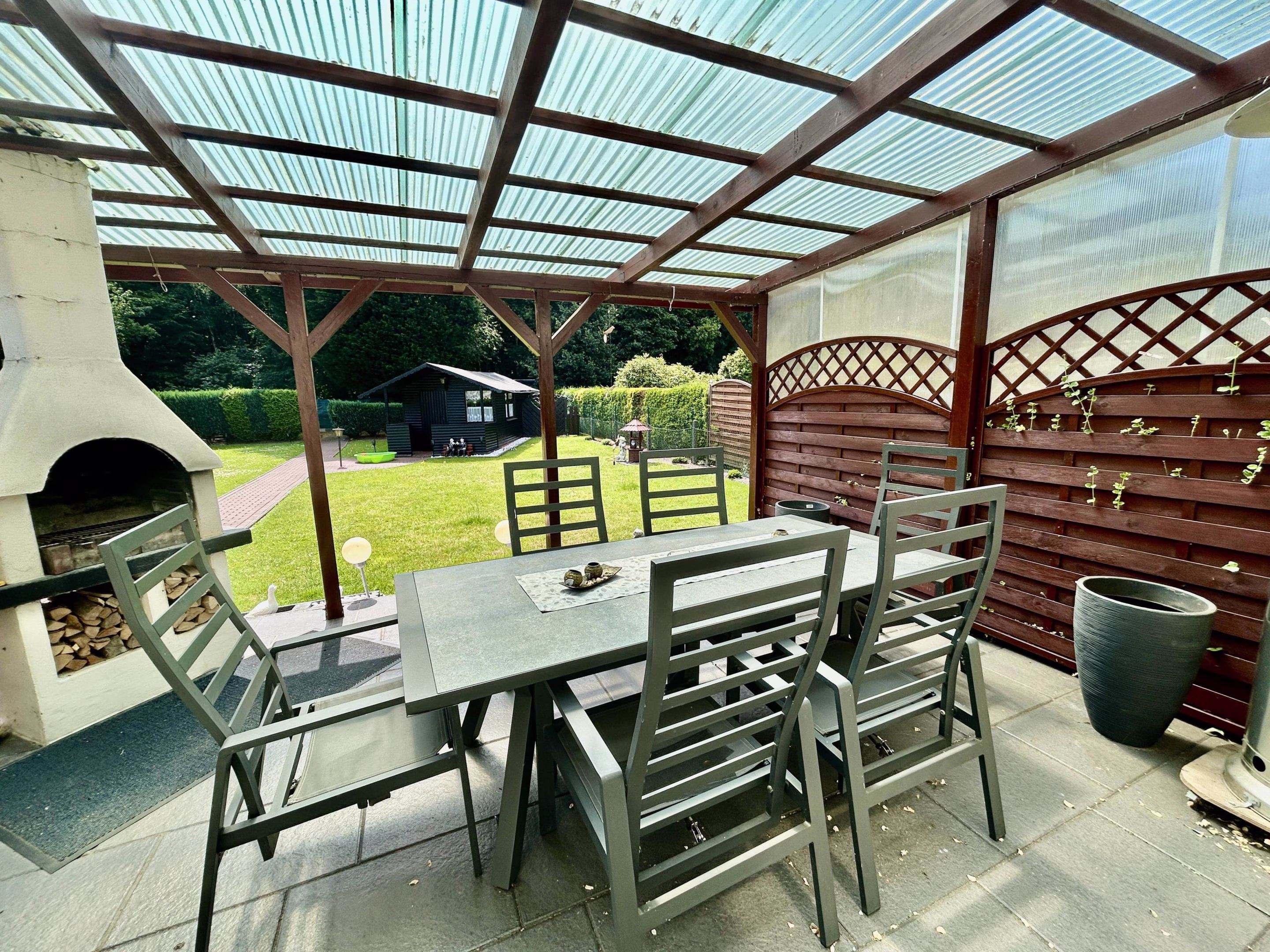 Überdachte Terrasse