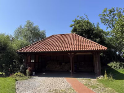 Leben und vermieten hinterm Deich - Carport (81366)