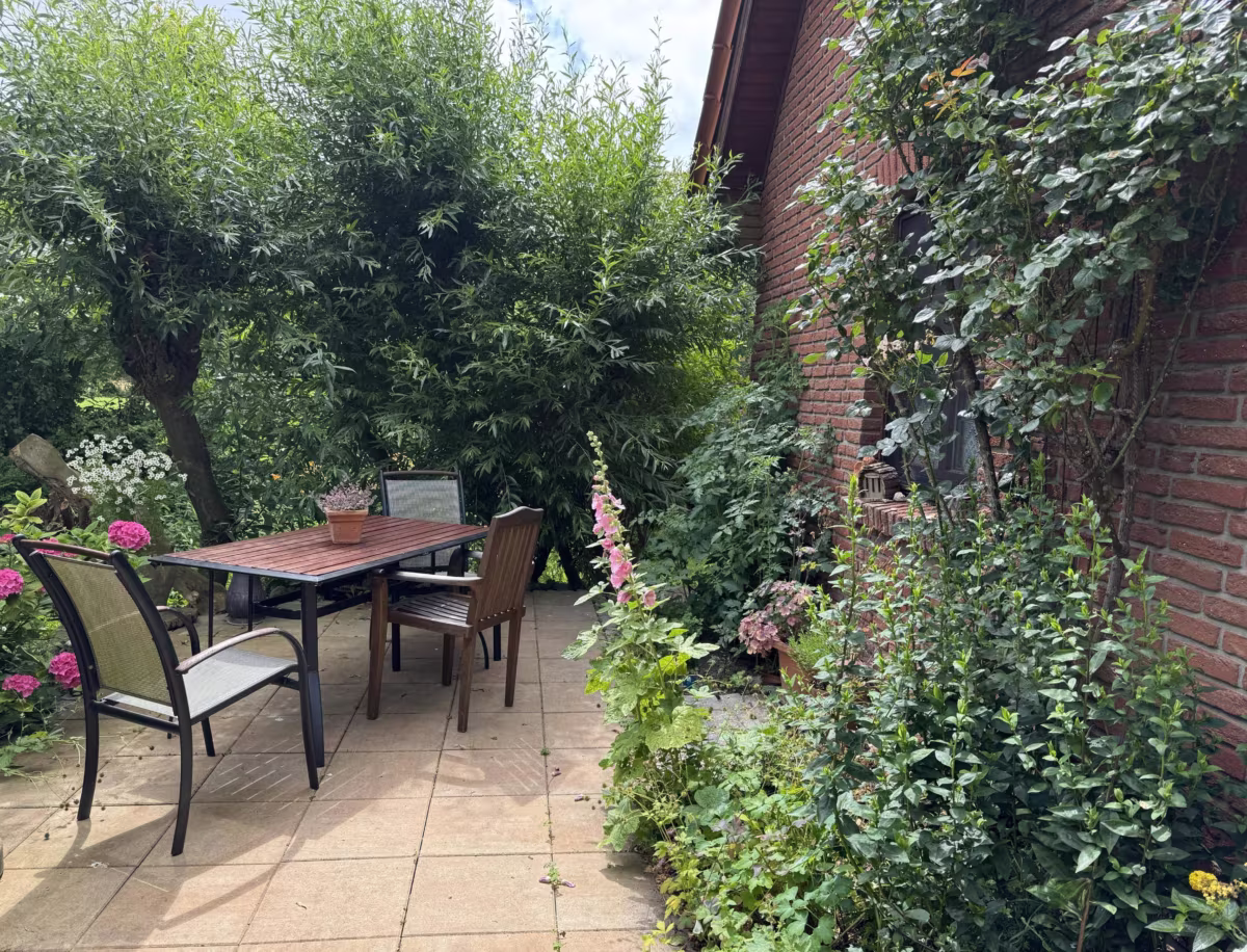 Terrasse hinterm Haus