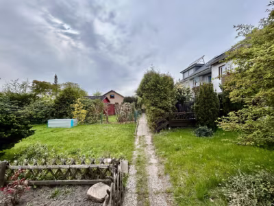 Reihenmittelhaus in Toplage! - Privatweg (84783)